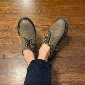 💕Olive Dr. Martens Oxfords💕